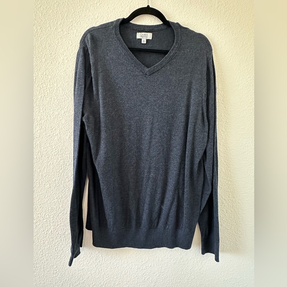 Men’s V-Neck Sweater